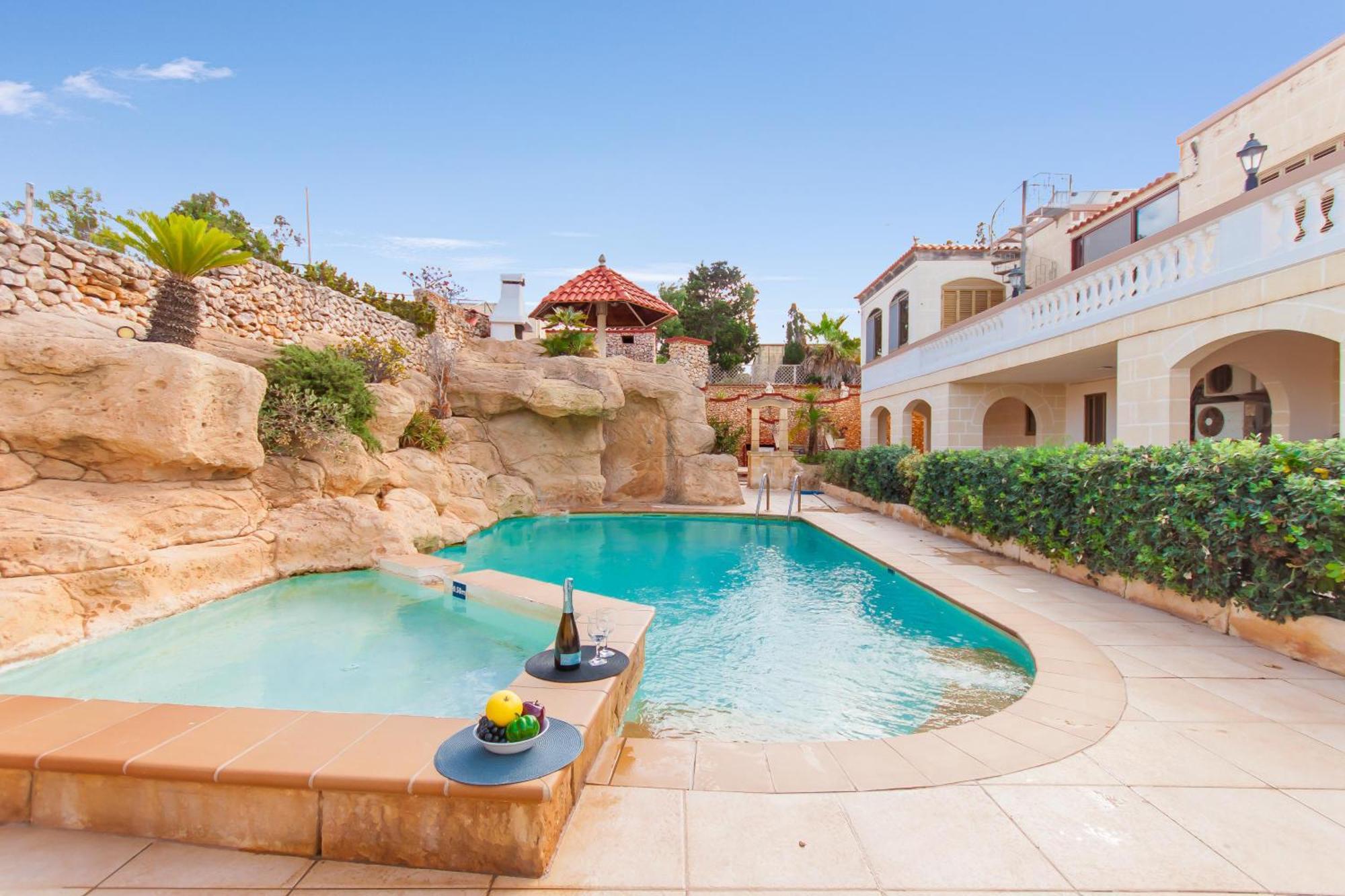 Villa & Pool Apartments In Mellieha Bay Ngoại thất bức ảnh