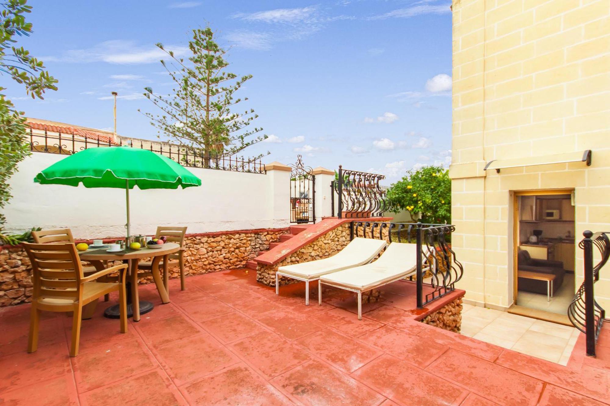 Villa & Pool Apartments In Mellieha Bay Ngoại thất bức ảnh