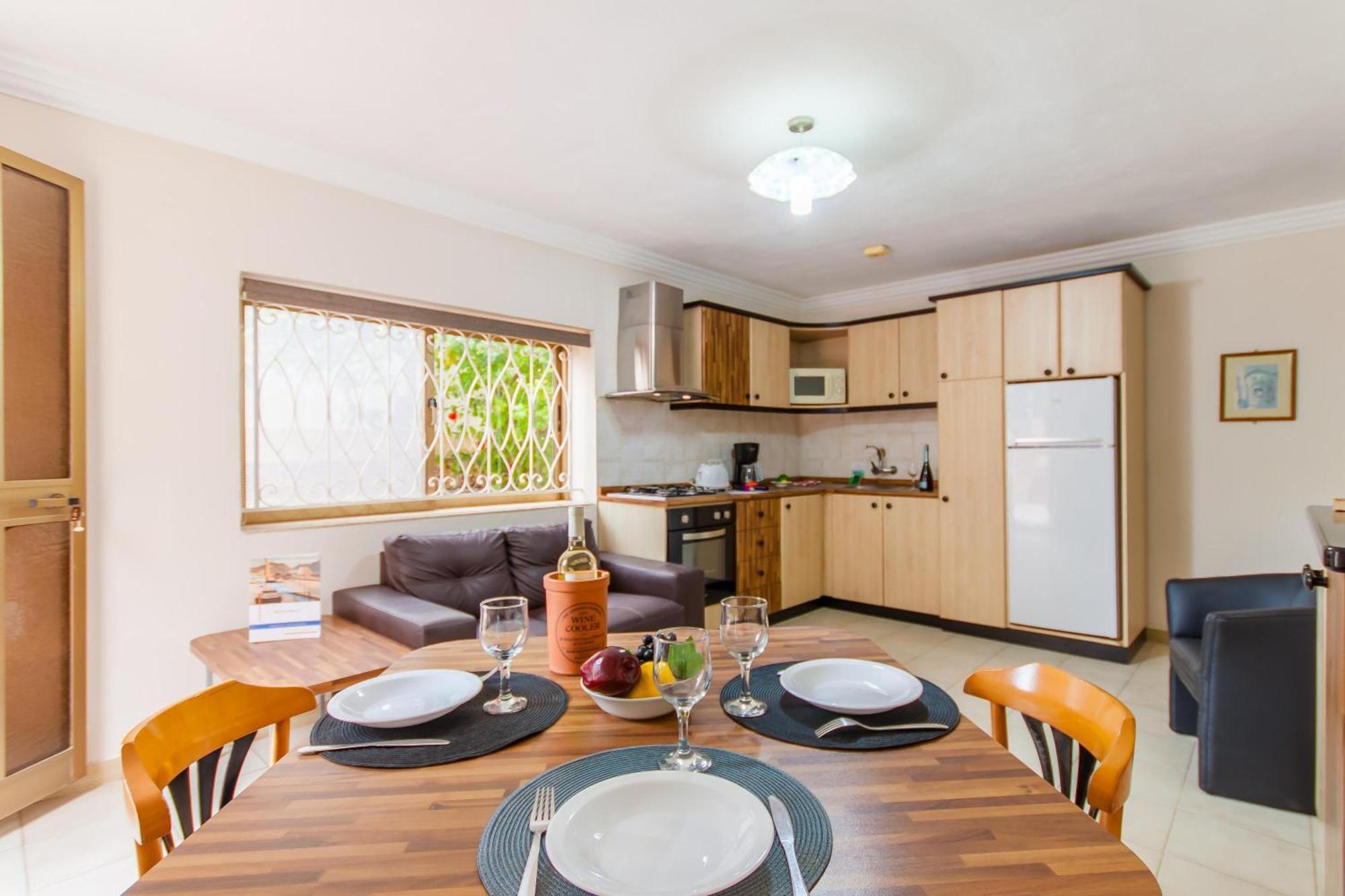 Villa & Pool Apartments In Mellieha Bay Ngoại thất bức ảnh