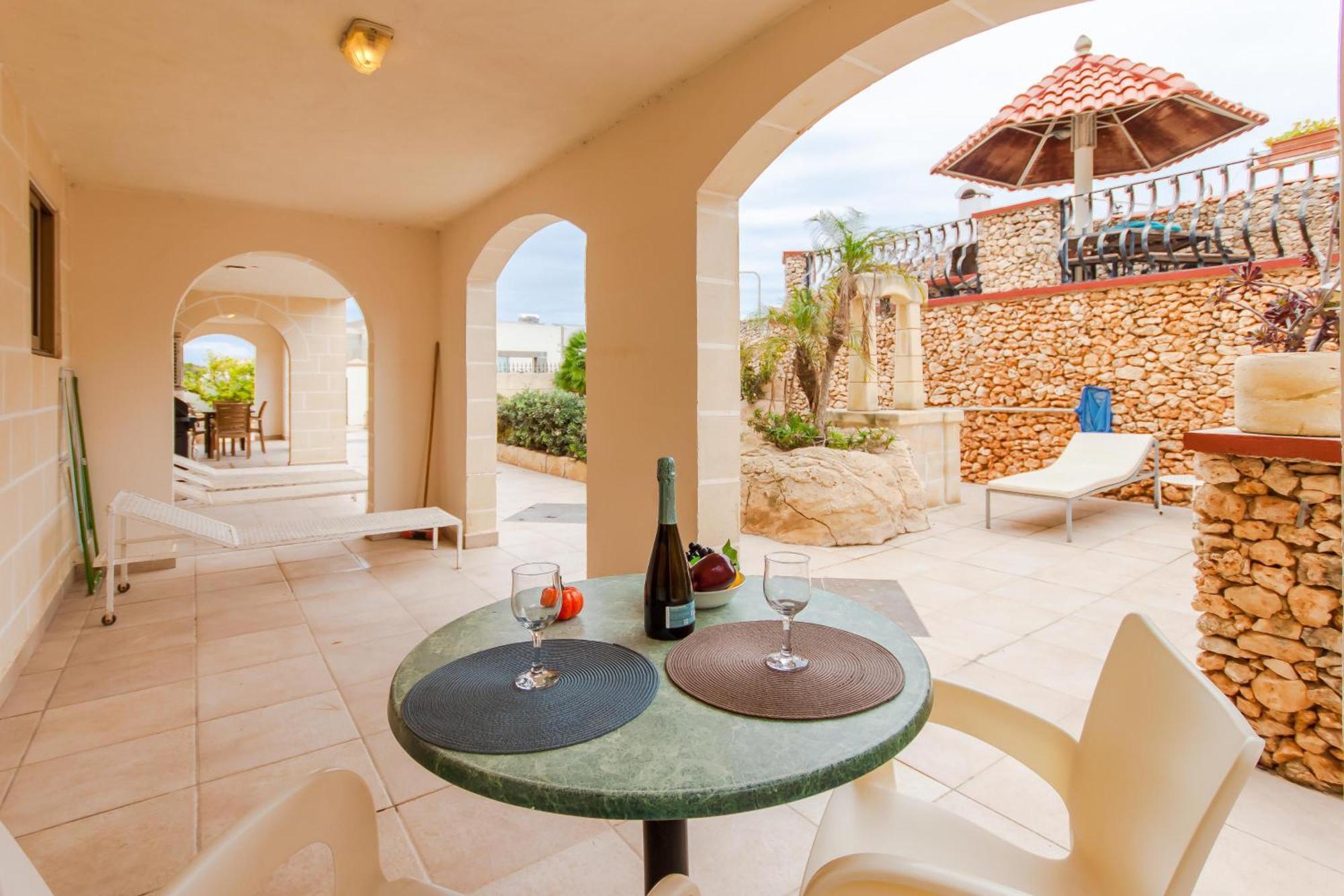 Villa & Pool Apartments In Mellieha Bay Ngoại thất bức ảnh