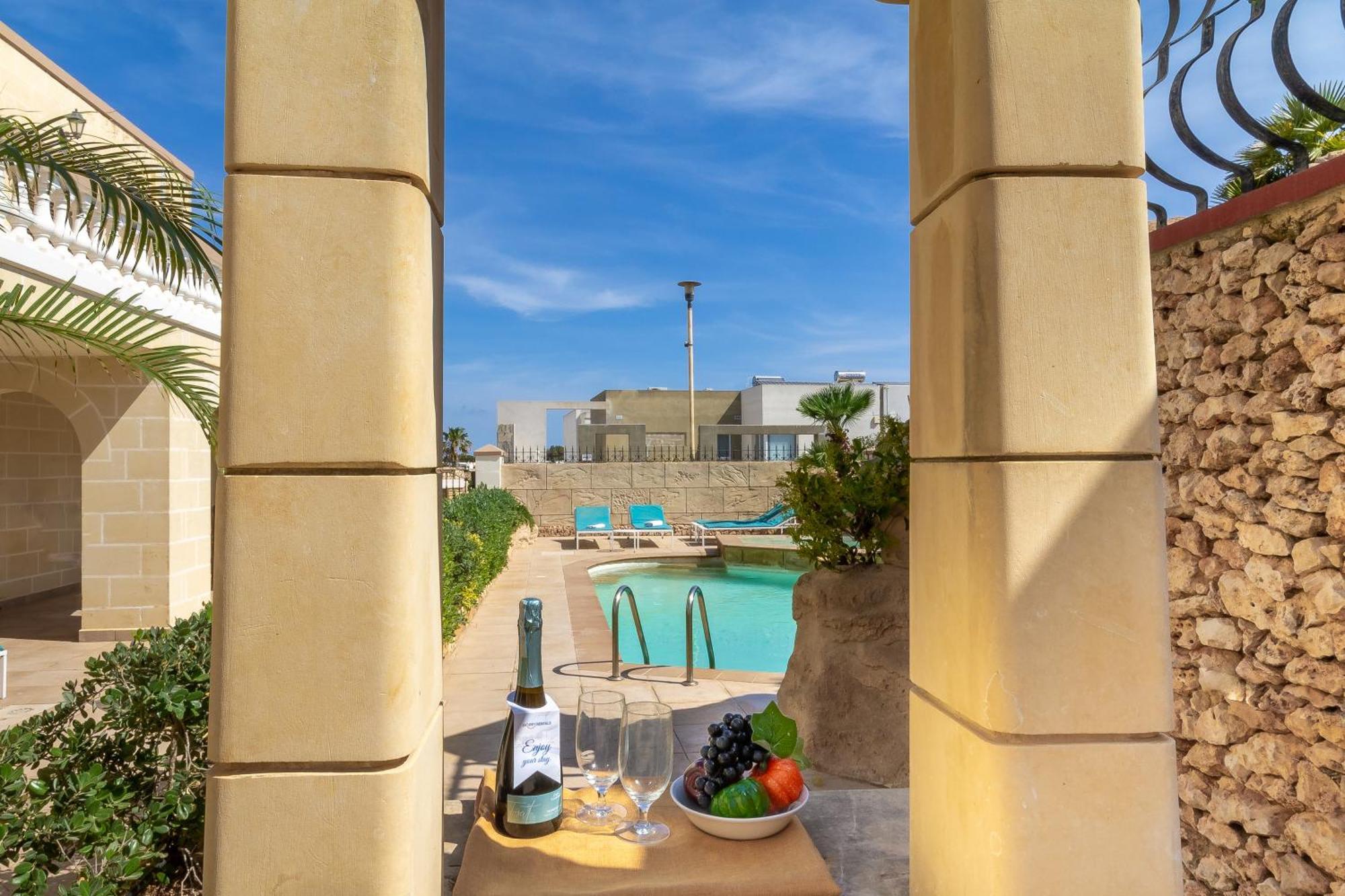 Villa & Pool Apartments In Mellieha Bay Ngoại thất bức ảnh