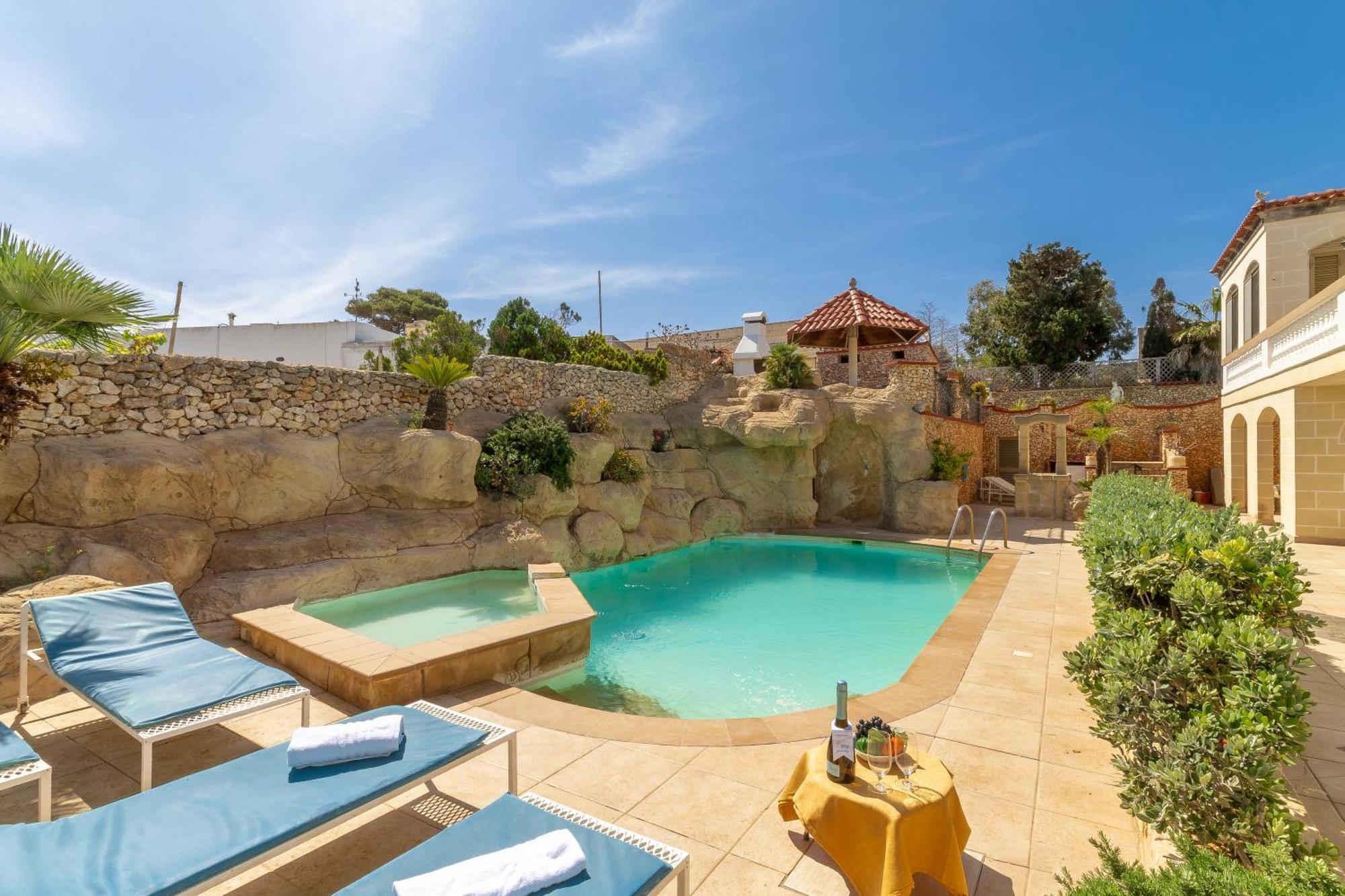 Villa & Pool Apartments In Mellieha Bay Ngoại thất bức ảnh