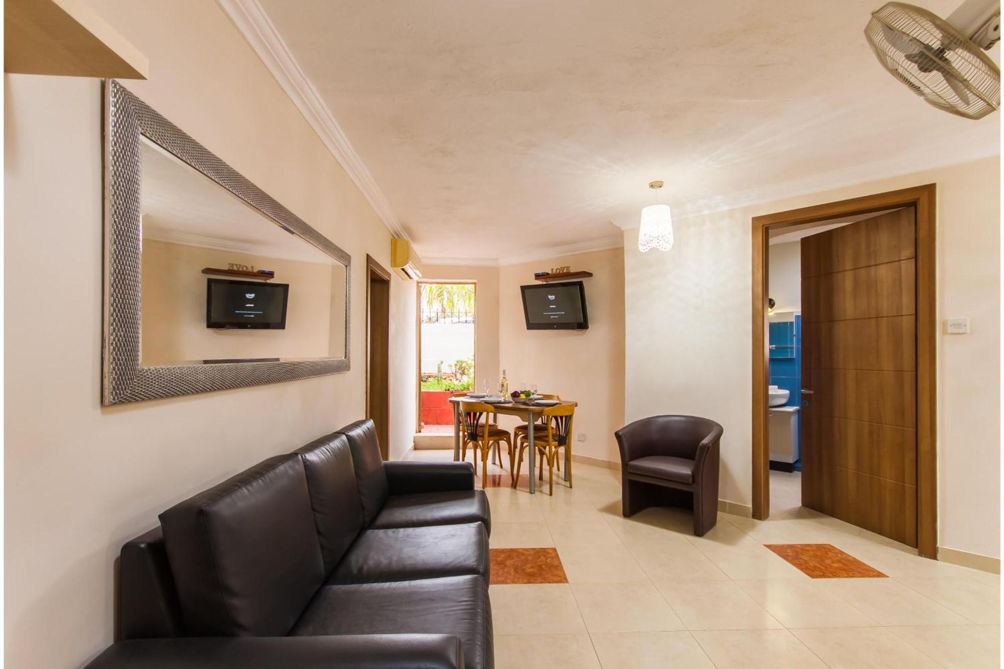 Villa & Pool Apartments In Mellieha Bay Ngoại thất bức ảnh