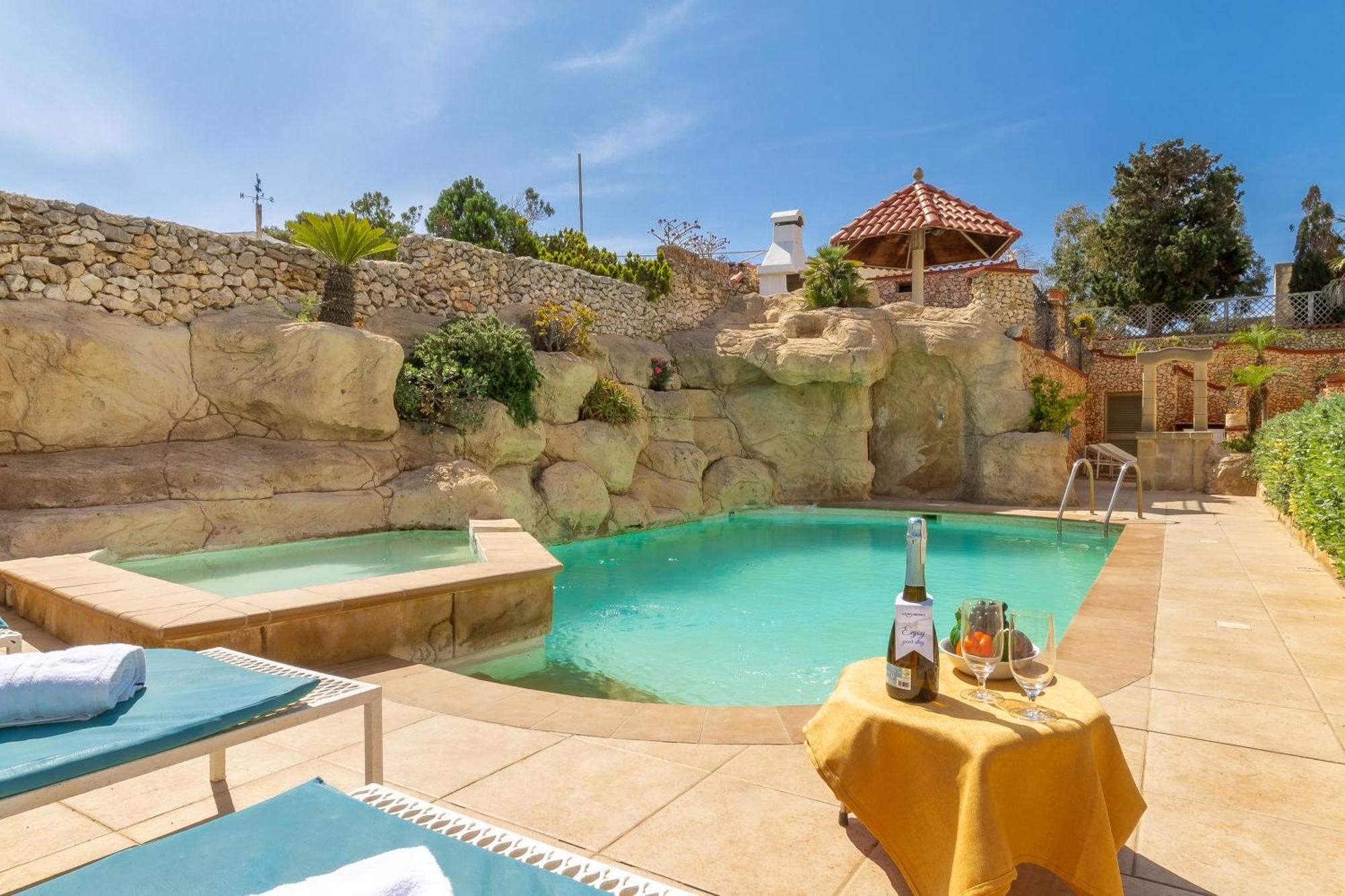 Villa & Pool Apartments In Mellieha Bay Ngoại thất bức ảnh