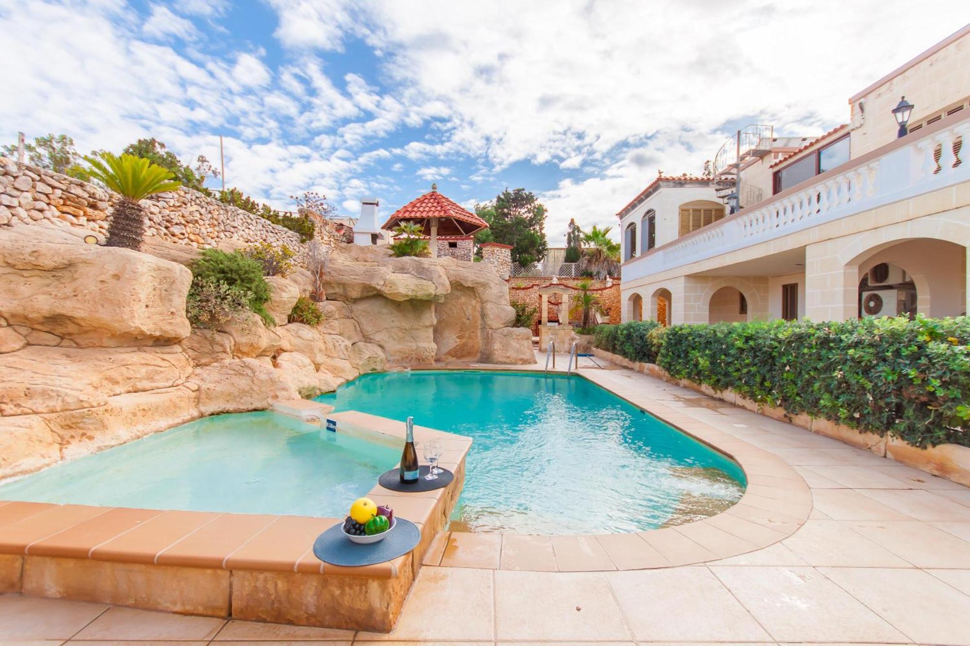 Villa & Pool Apartments In Mellieha Bay Ngoại thất bức ảnh